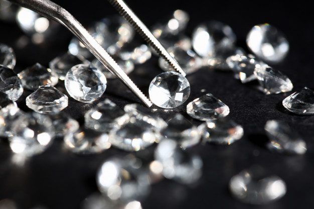 Online Diamond Wholesalers: Should I be Buying From Them?
